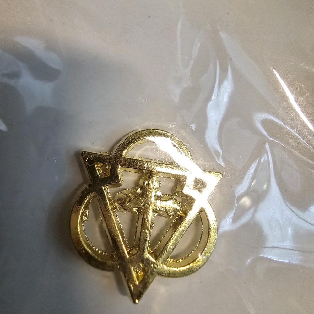 New In Package Autom Cross Lapel Pin - Picture 2 of 2